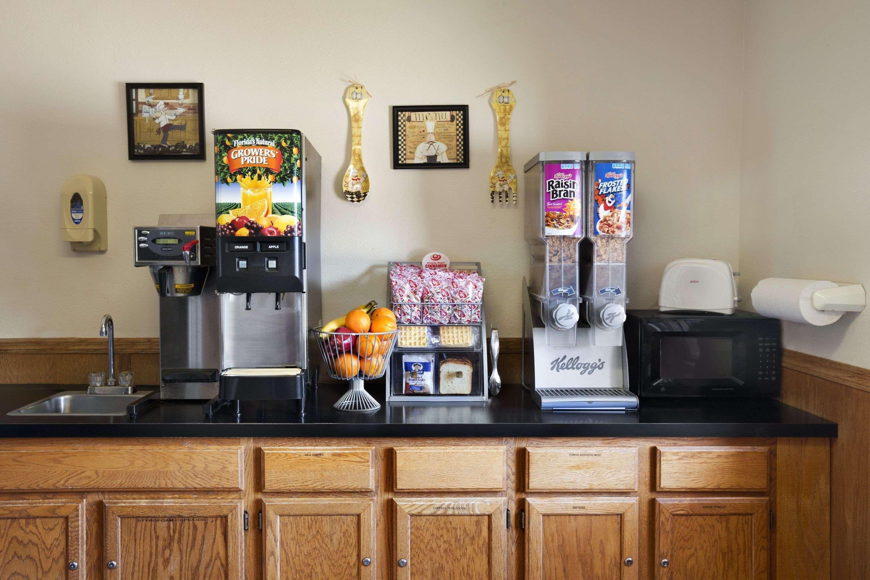 Super 8 By Wyndham Batesville Ngoại thất bức ảnh